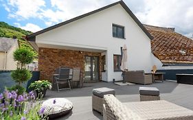 MoselloLodge, Ferienhaus Juwel mit großer Dachterrasse, Top Ausstattung, Waschmaschine, Netflix